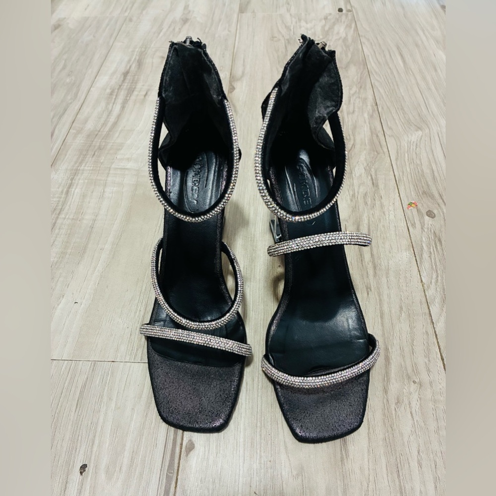 Elegant Black Strappy Women's Heels